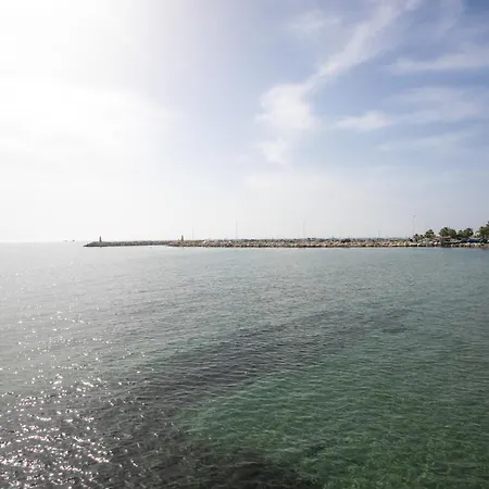 Palmove Luxurious Beachfront Larnaca