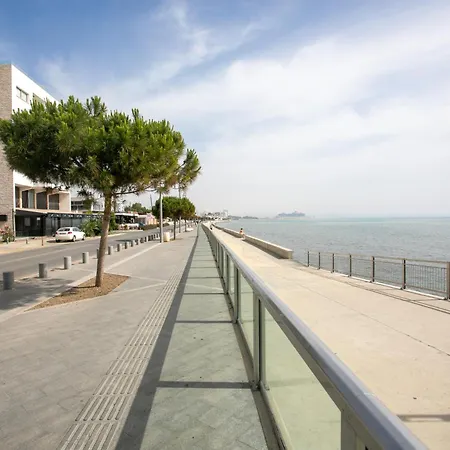 Palmove Luxurious Beachfront Apartament