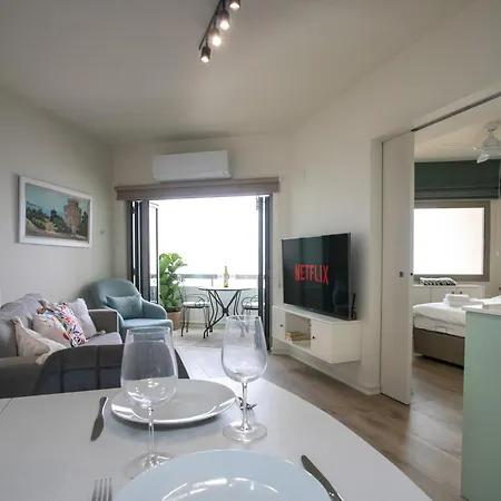 Palmove Luxurious Beachfront Appartamento Larnaca