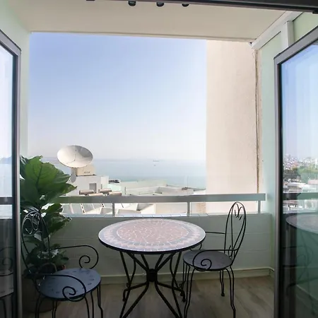 Palmove Luxurious Beachfront لارنكا