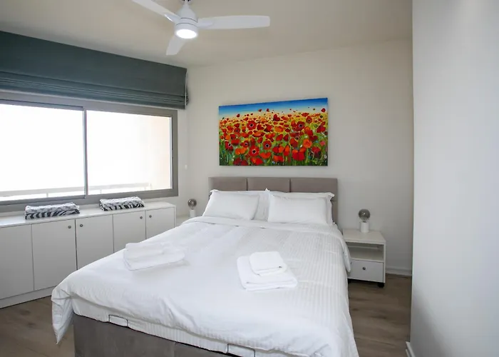 Apartment Palmove Luxurious Beachfront Larnaca