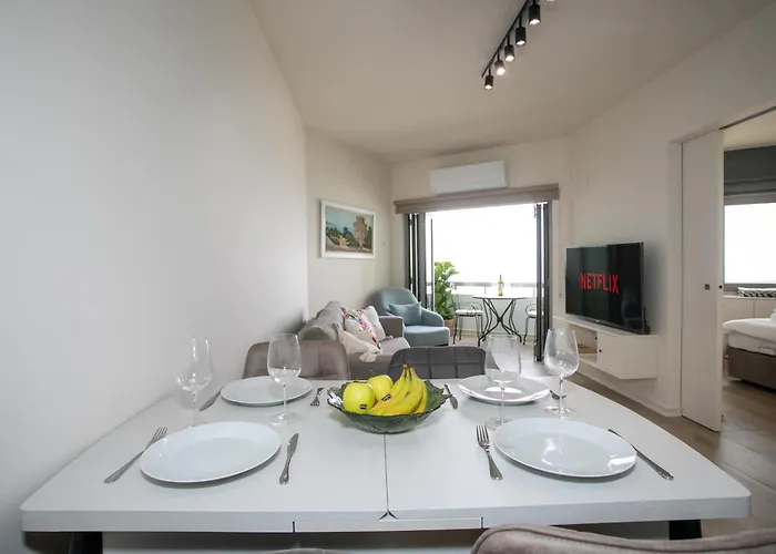 Apartament Palmove Luxurious Beachfront Larnaca