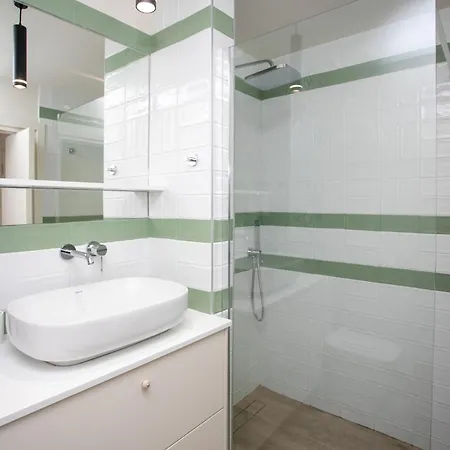 Palmove Luxurious Beachfront Апартаменты *
