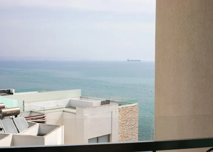 Palmove Luxurious Beachfront 公寓 *