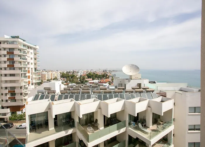 Palmove Luxurious Beachfront * 拉纳卡