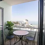 Palmove Luxurious Beachfront 아파트 *