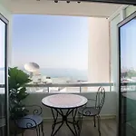 Palmove Luxurious Beachfront 라르나카